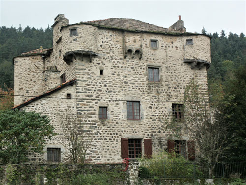 La maison qui date en partie du XIIème siècle