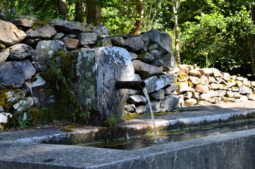 Fontaine à Pieyres